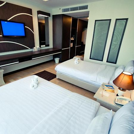 A-Te Chumphon Hotel - Sha Plus Bagian luar foto