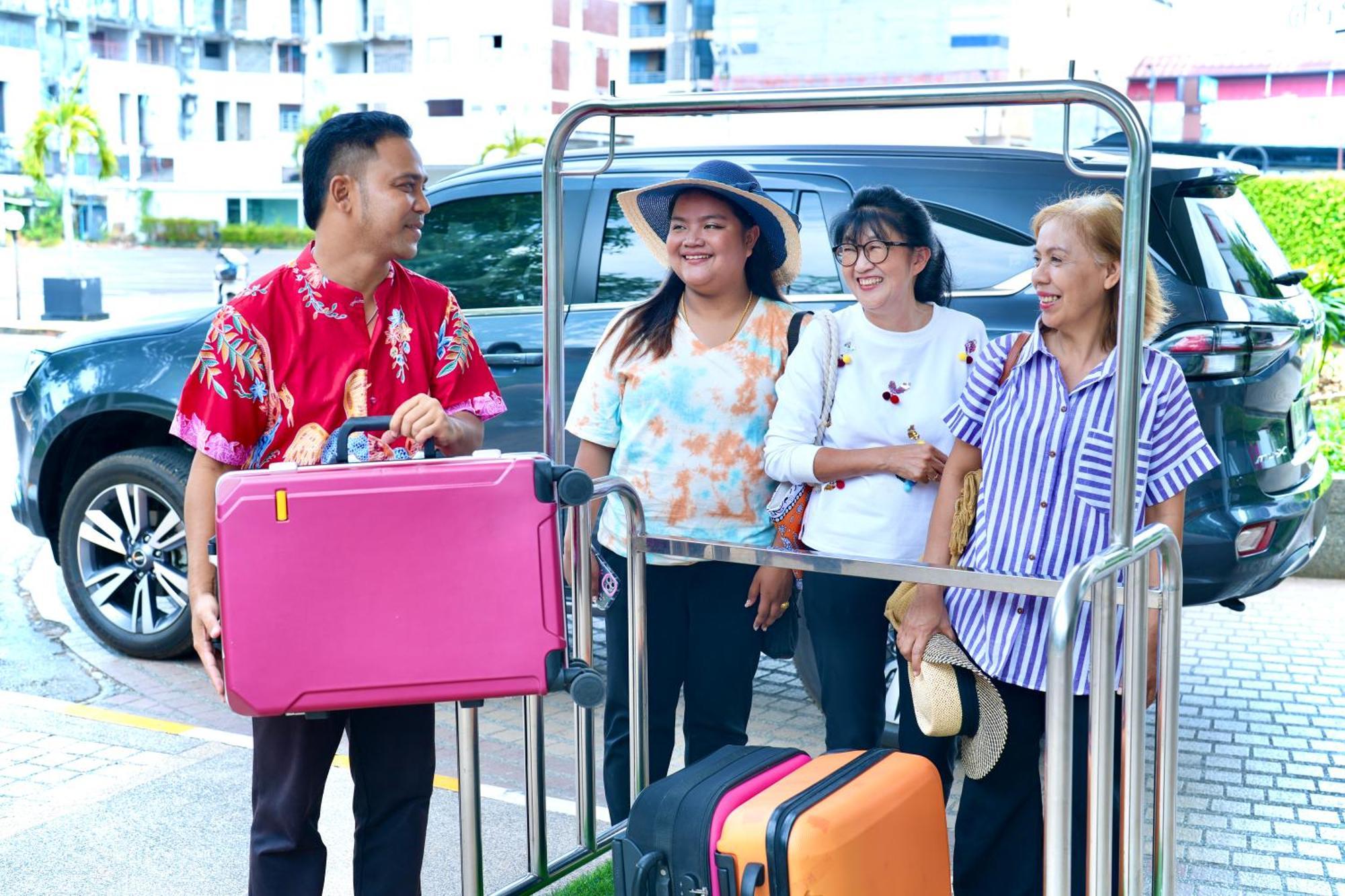 A-Te Chumphon Hotel - Sha Plus Bagian luar foto