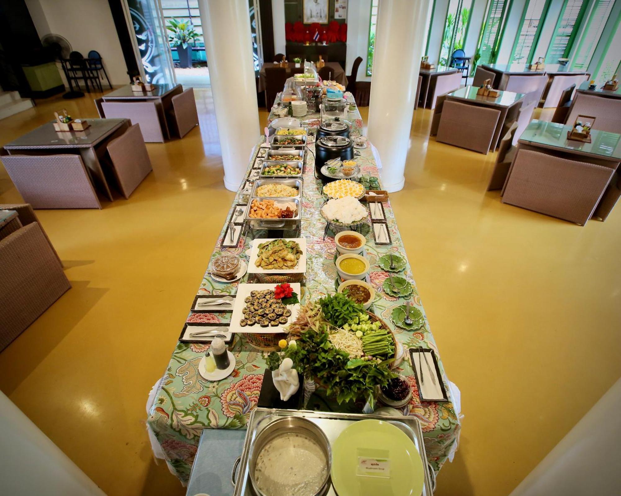 A-Te Chumphon Hotel - Sha Plus Bagian luar foto