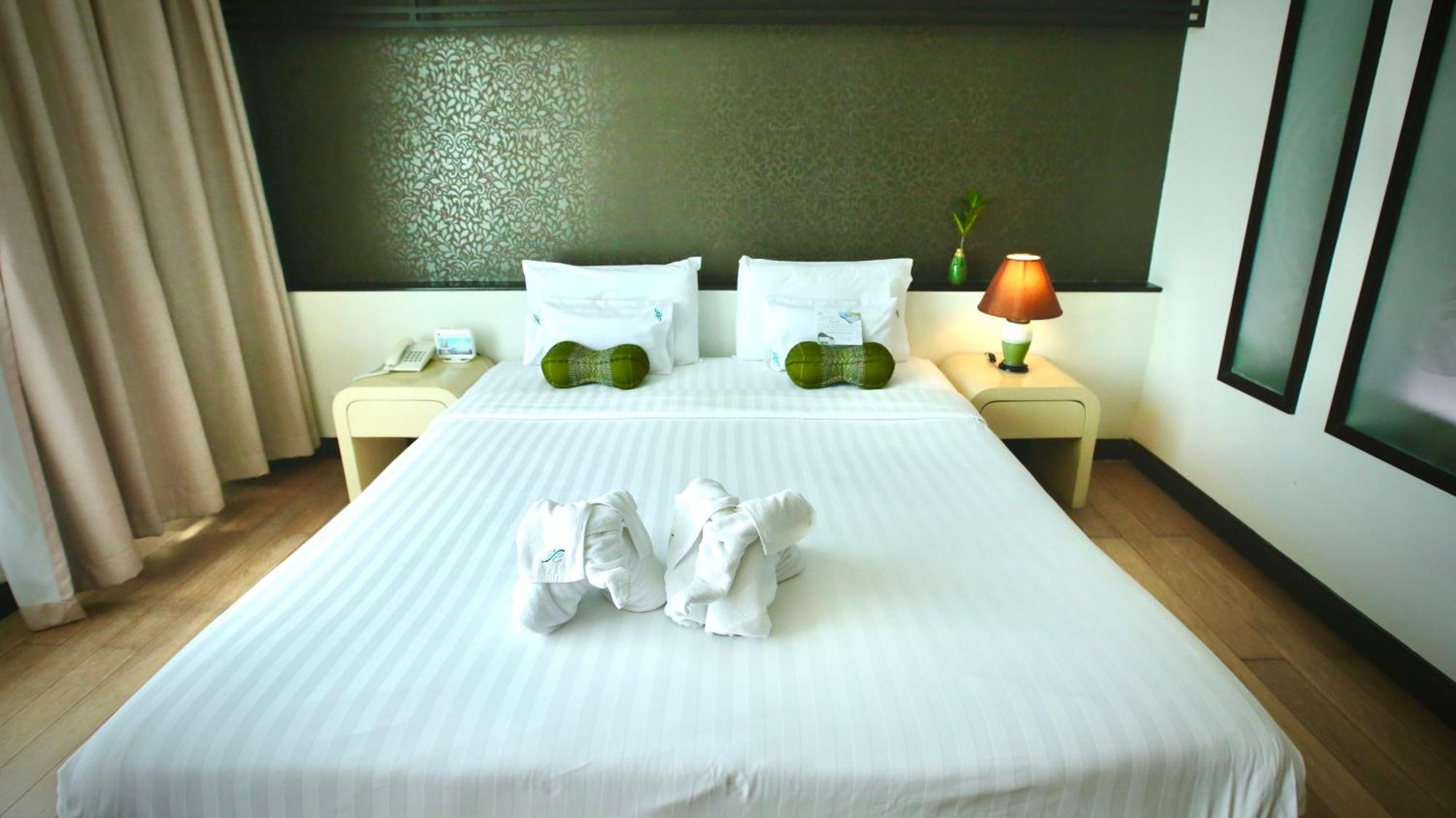 A-Te Chumphon Hotel - Sha Plus Bagian luar foto
